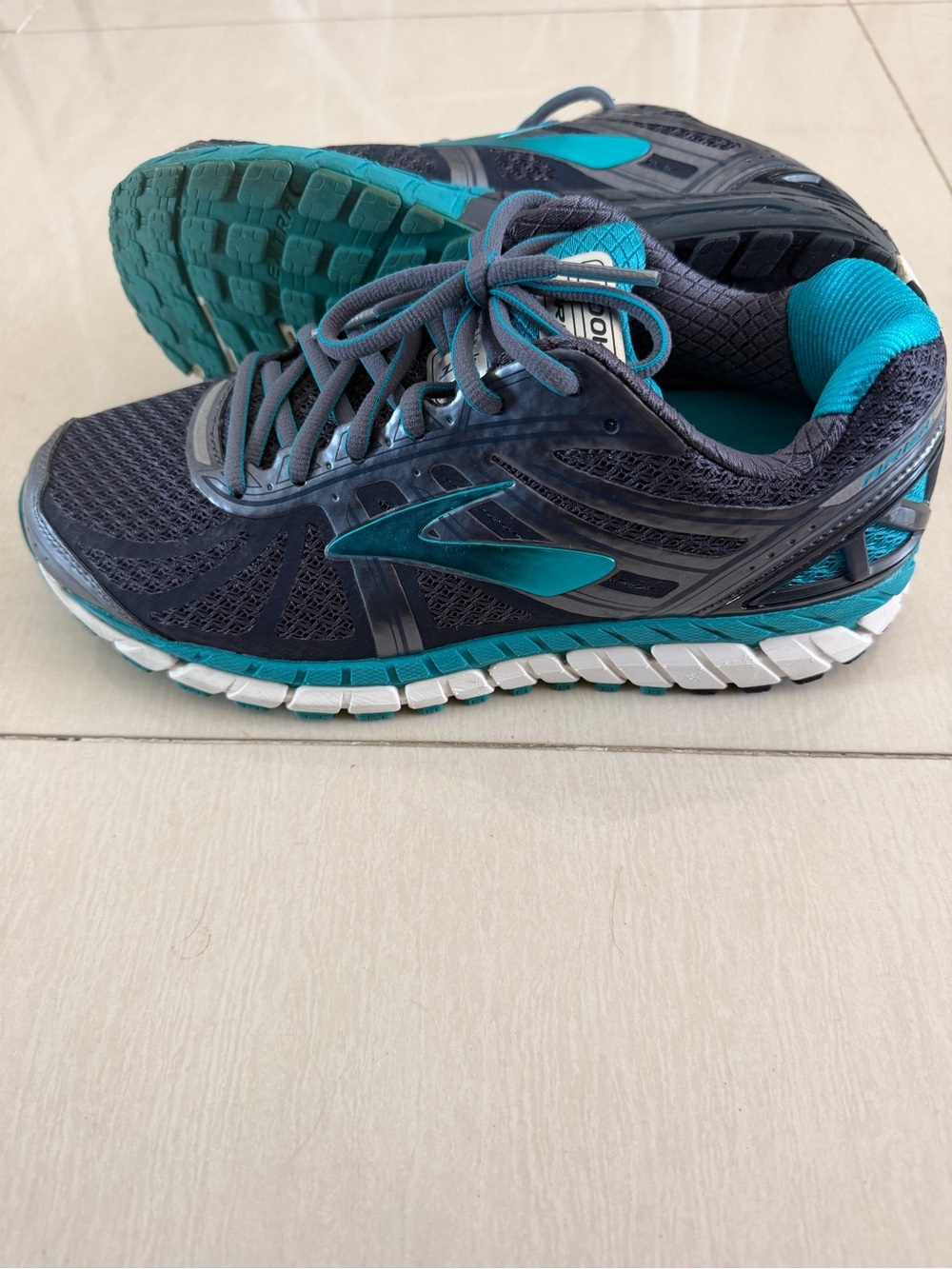 Brooks Ariel 16 Women Running Sneakers